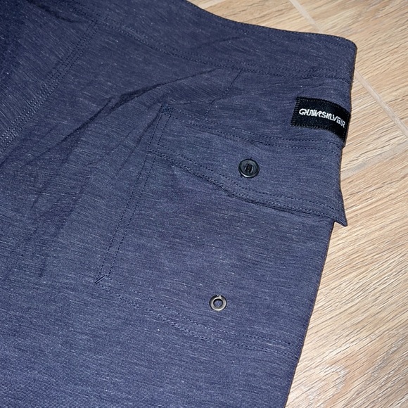 🌴 Quiksilver Highline piped 18” boardshorts 🌴 - Picture 5 of 5